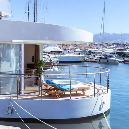 Luxury Floating Apartment - Amor Split Exterior photo