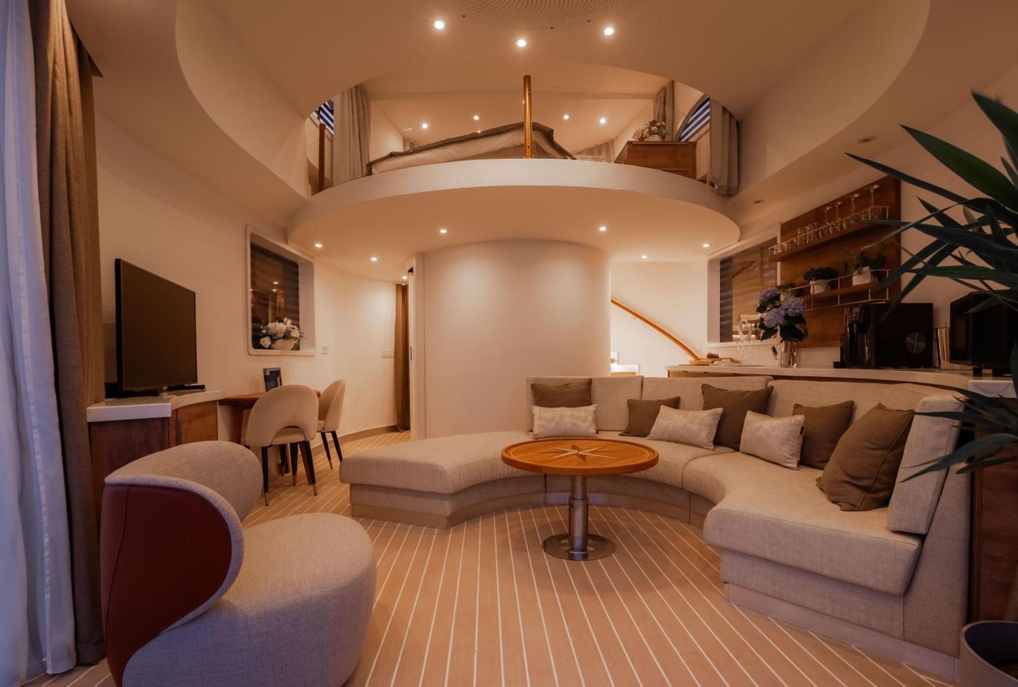Luxury Floating -