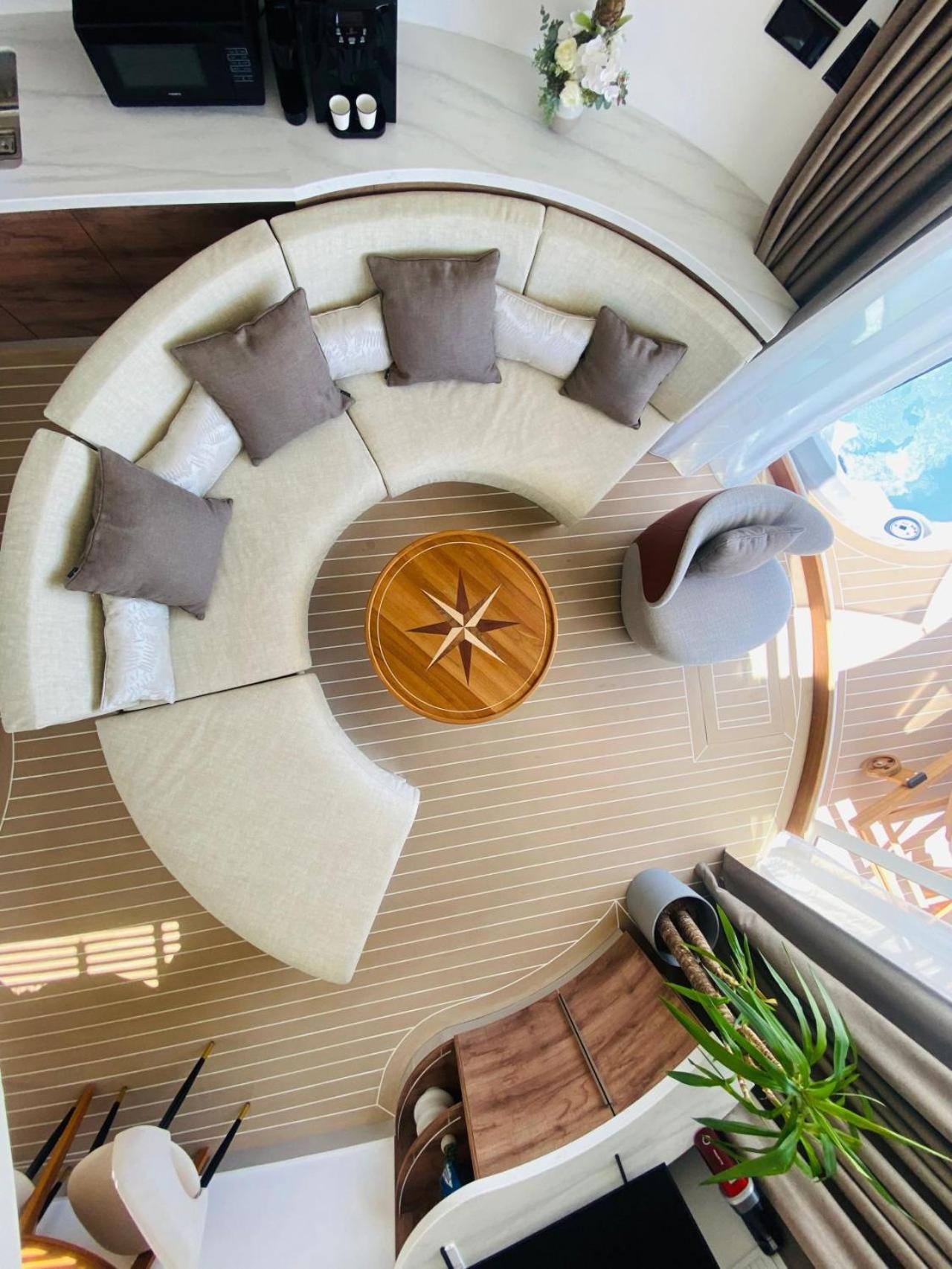 Luxury Floating - * Split